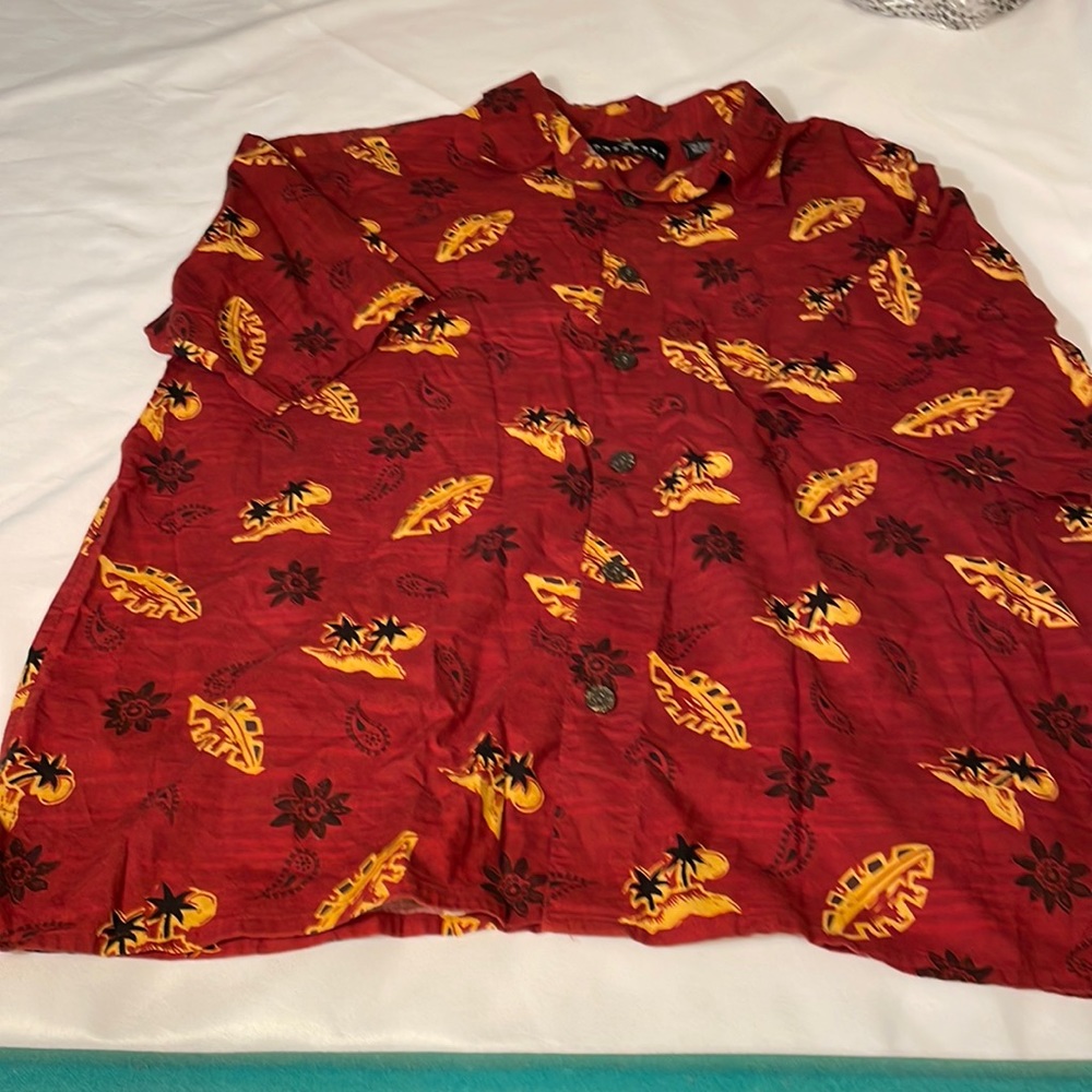 Consensus‎ Hawaii Men’s Camp shirt size XL burgundy/red/black yellow palm trees
